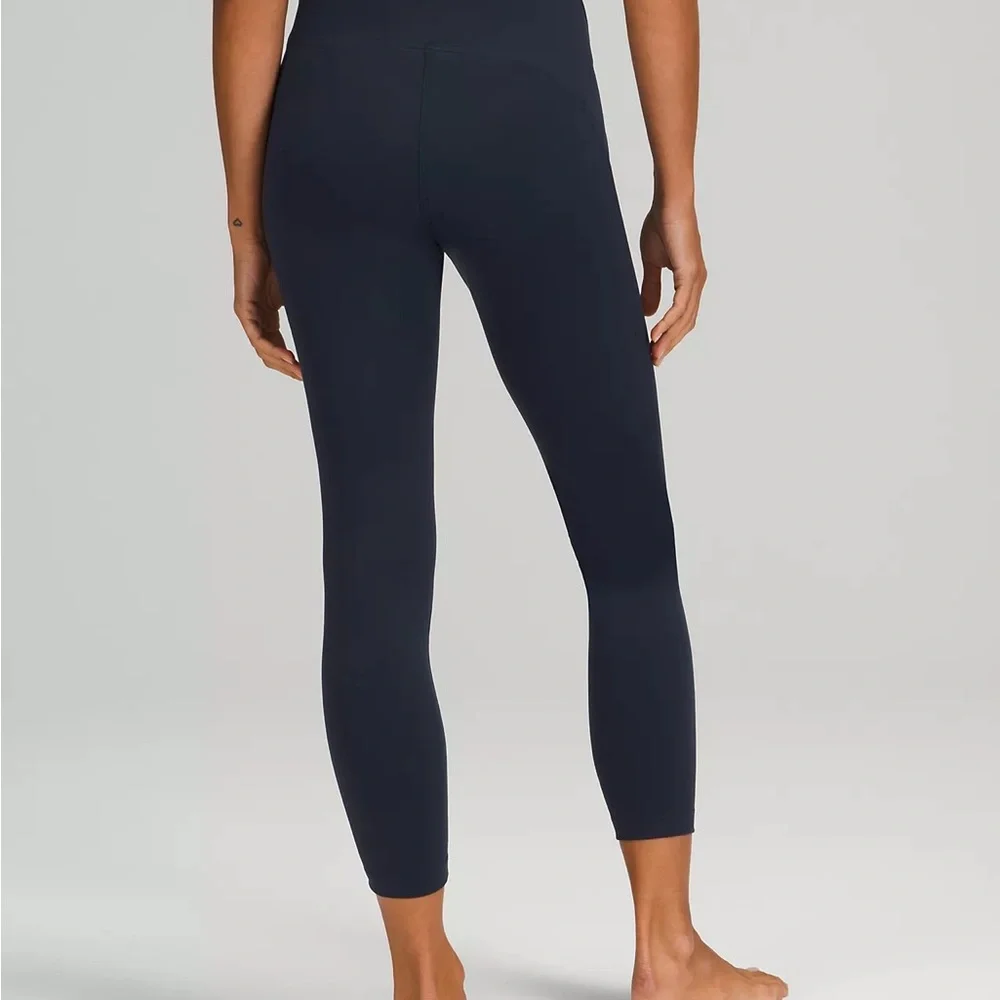 InStill High-Rise Tight 25" Lululemon new with tag - Picture 3 of 4